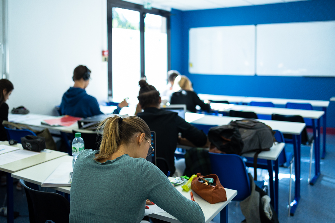 Étudiant SupDijon en séance de travail à Dijon